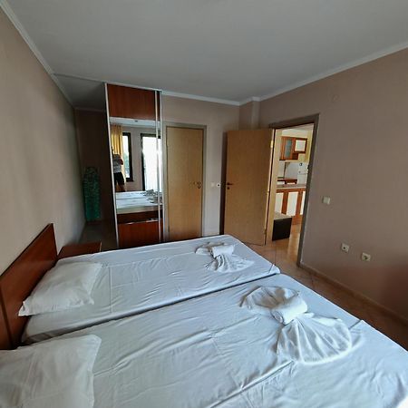 Marina Delfin Apartments - Top Location & Pet Friendly Свети-Влас Экстерьер фото
