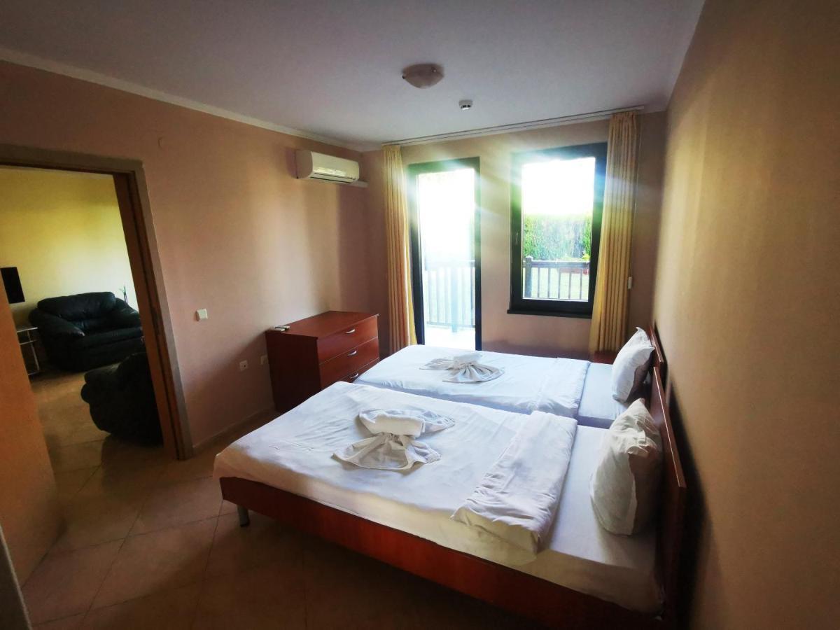 Marina Delfin Apartments - Top Location & Pet Friendly Свети-Влас Экстерьер фото